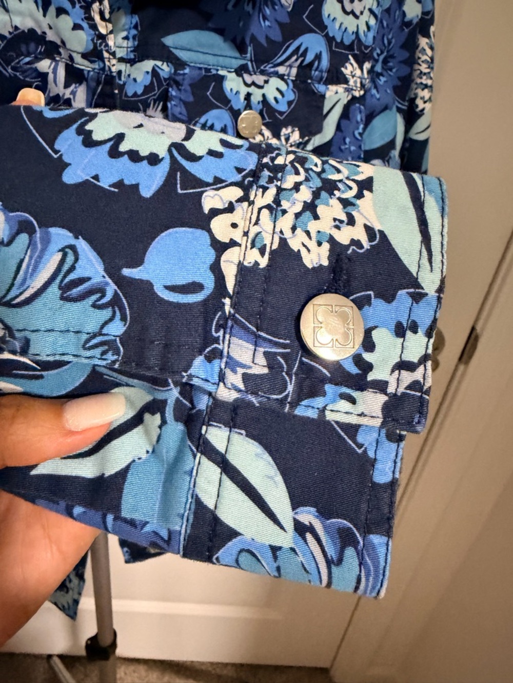 Liz Claiborne | Cotton Blue Floral Jacket - Picture 3 of 7
